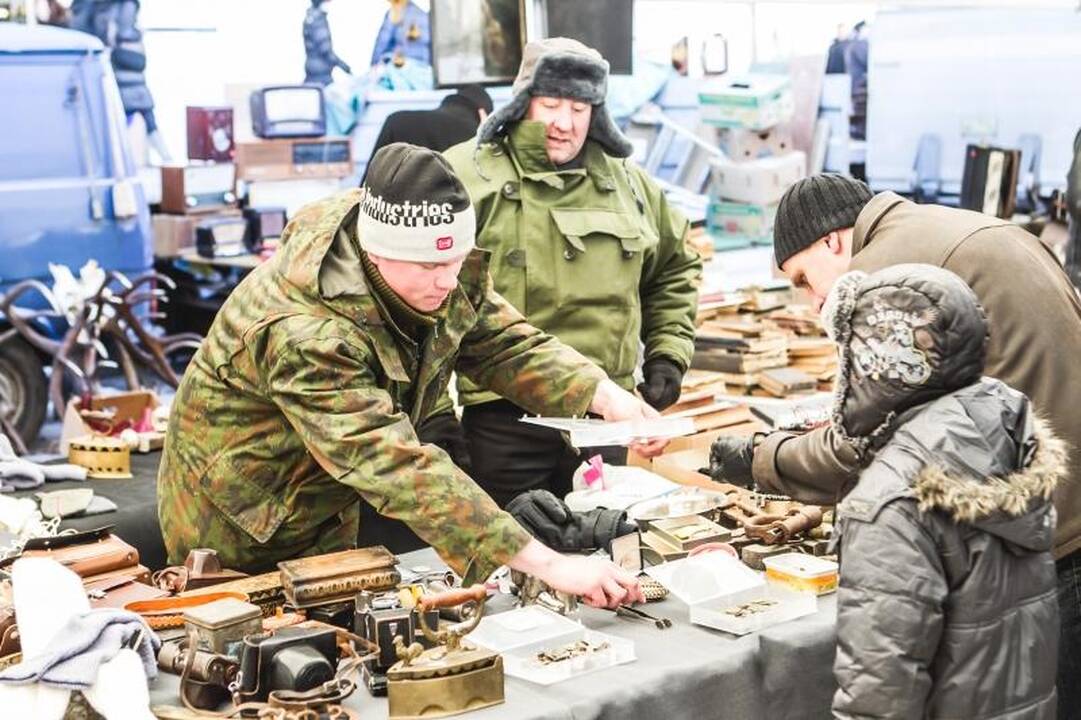 Sendaikčių turguje – nuo ženkliuko iki baldų
