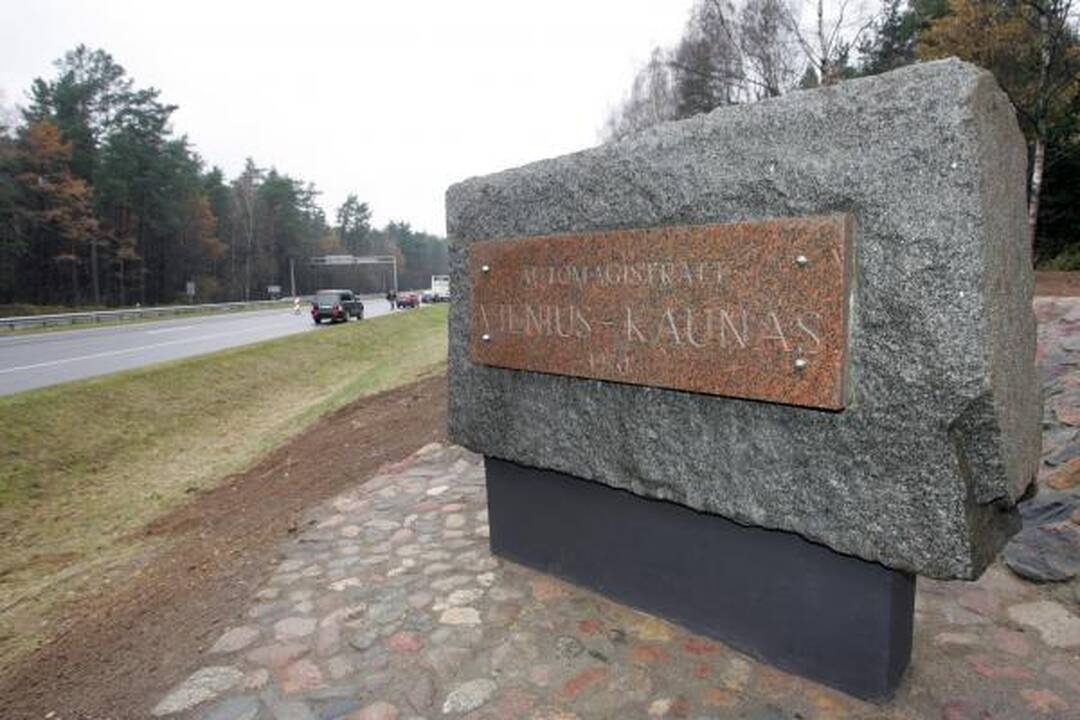 Vilnius–Kaunas: lietuviškomis dešromis grįsta magistralė