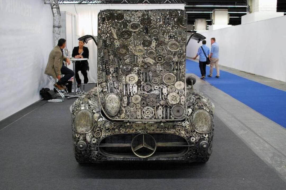 Frankurtas: iš metalo laužo „Mercedes-Benz 300 SL“