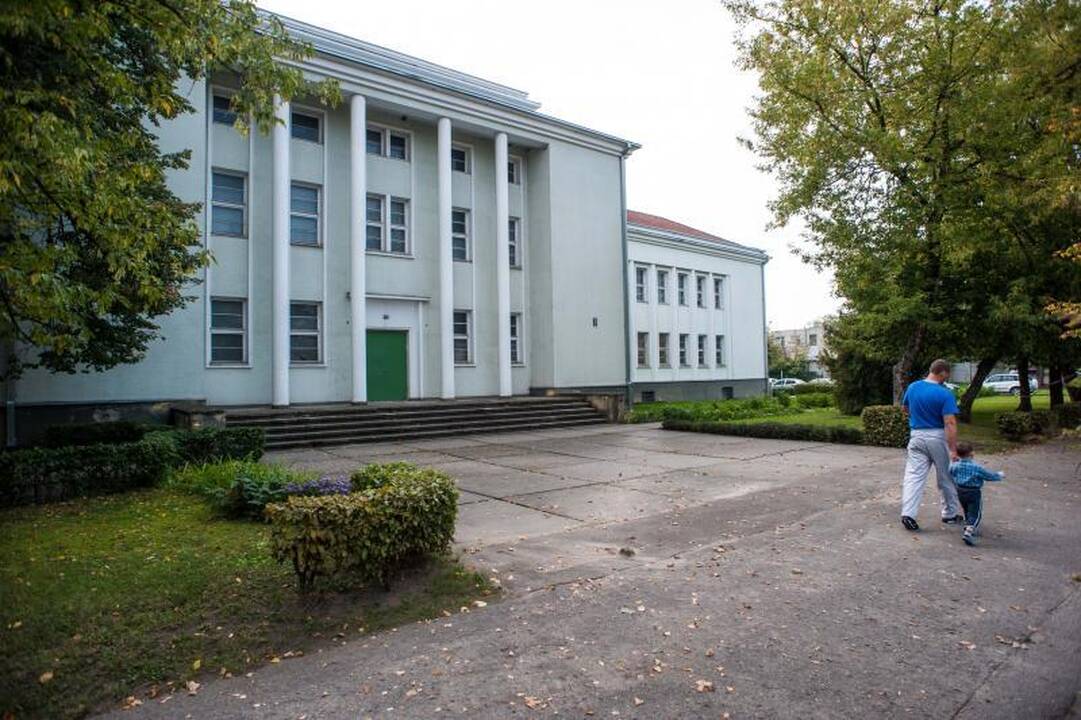 Profesinės mokyklos perpildytos ir dėl reklamos pliaže?