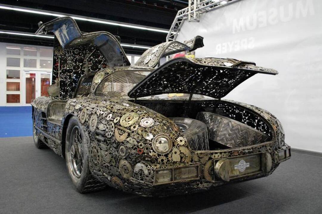 Frankurtas: iš metalo laužo „Mercedes-Benz 300 SL“