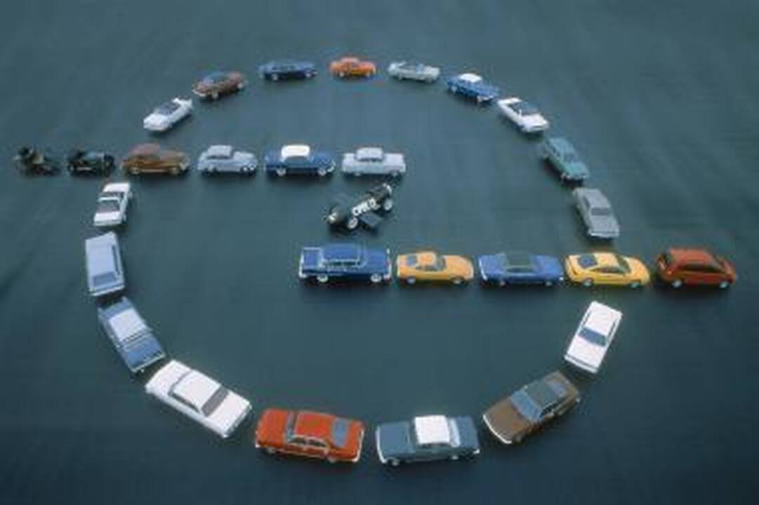 „Opel“ po didinamuoju stiklu