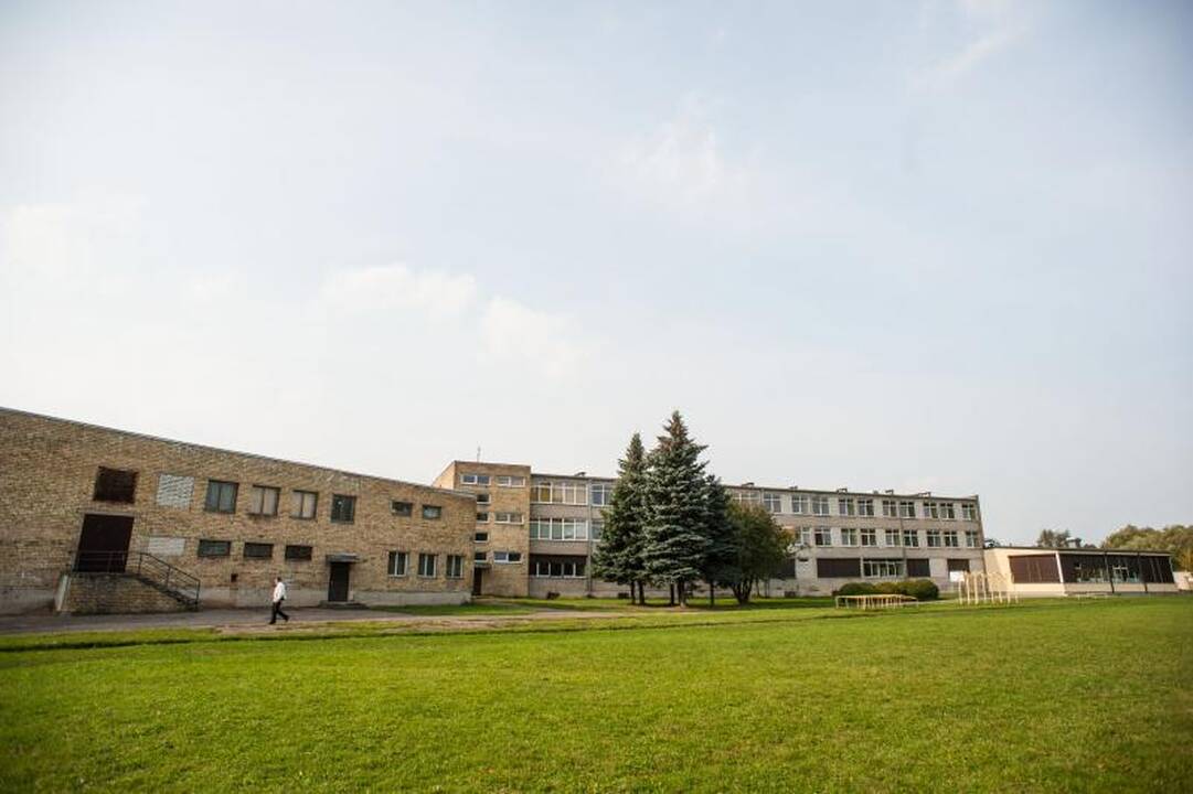 Profesinės mokyklos perpildytos ir dėl reklamos pliaže?