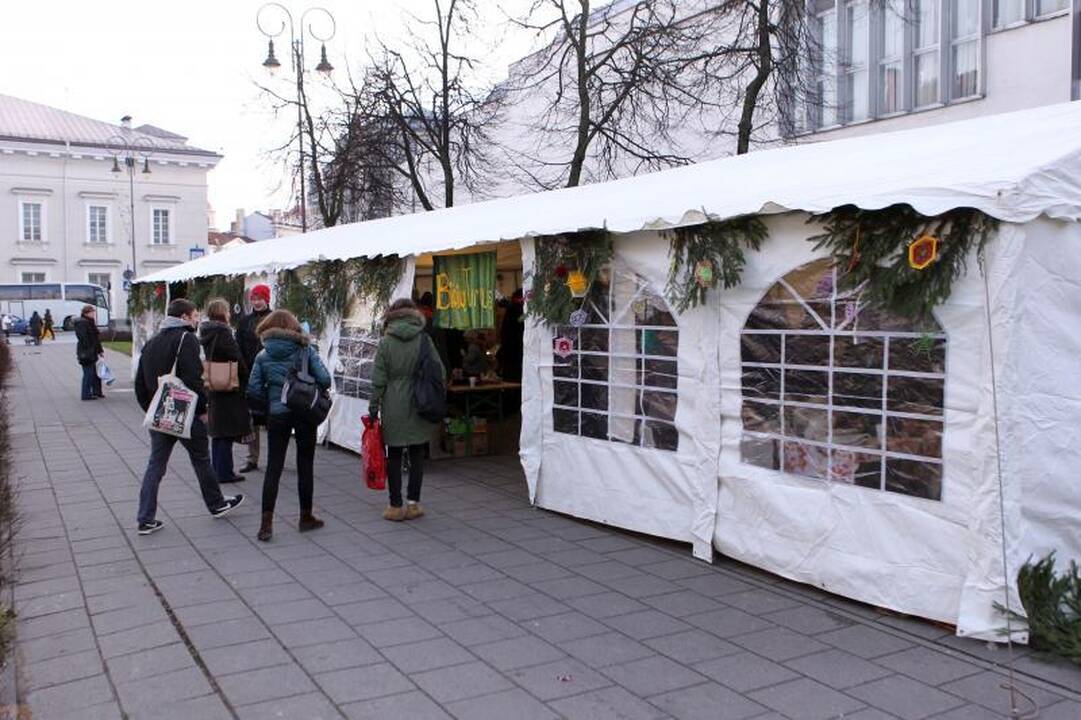 Sostinės Vokiečių gatvėje duzgė „bičių turgus“