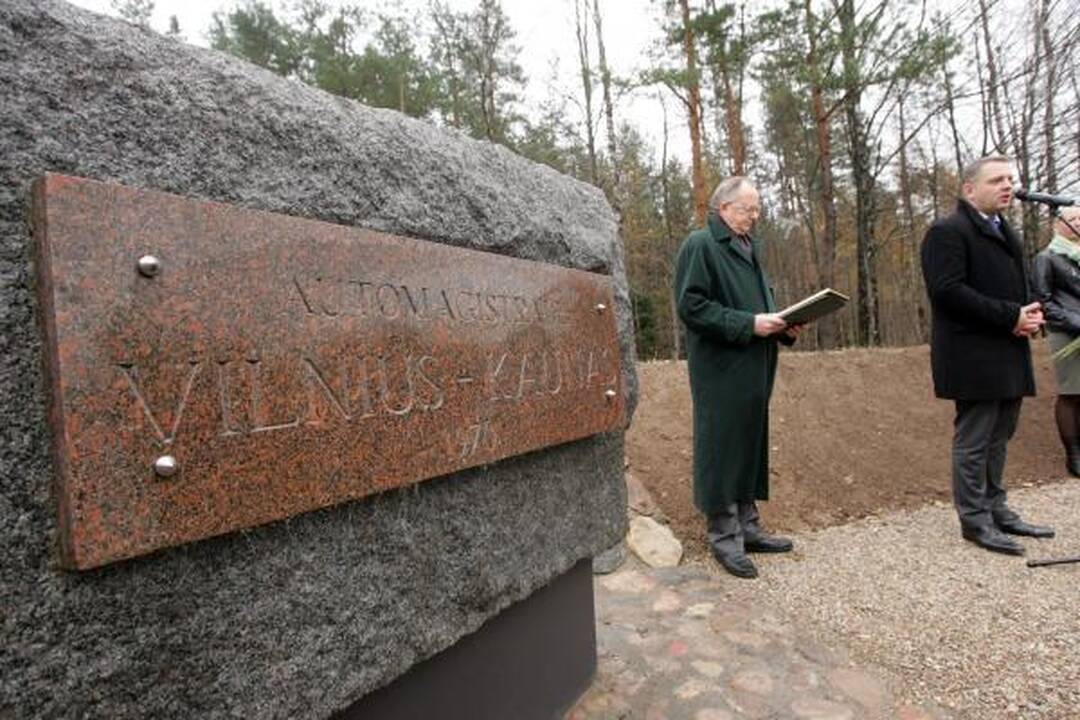 Vilnius–Kaunas: lietuviškomis dešromis grįsta magistralė