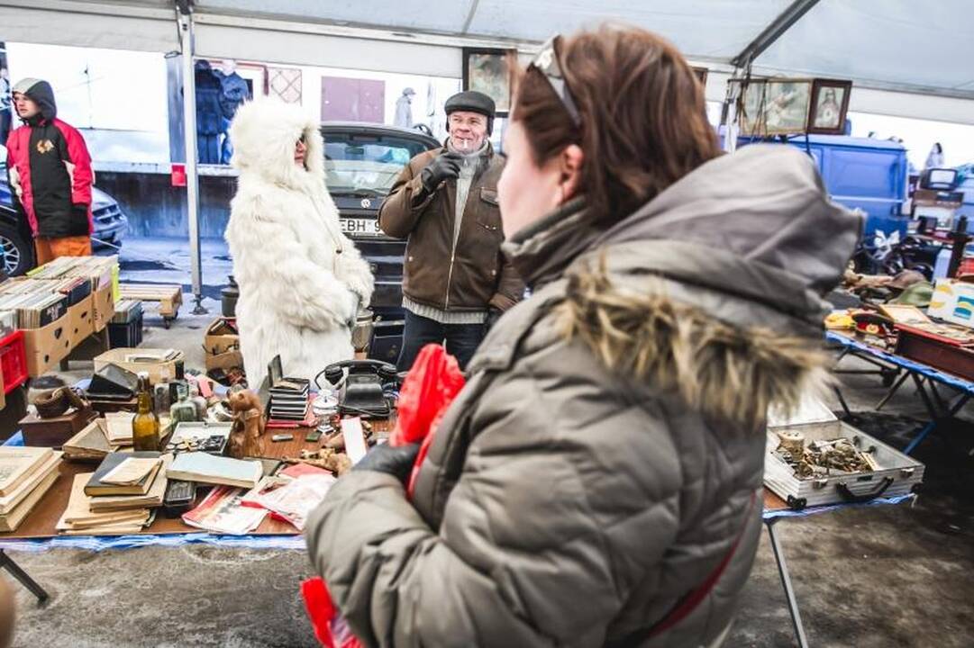 Sendaikčių turguje – nuo ženkliuko iki baldų