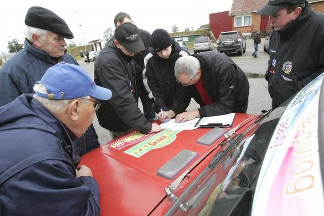 Ralyje "Kauno ruduo": volgos, pobedos, žiguliai, moskvičiai ir zaporožietis