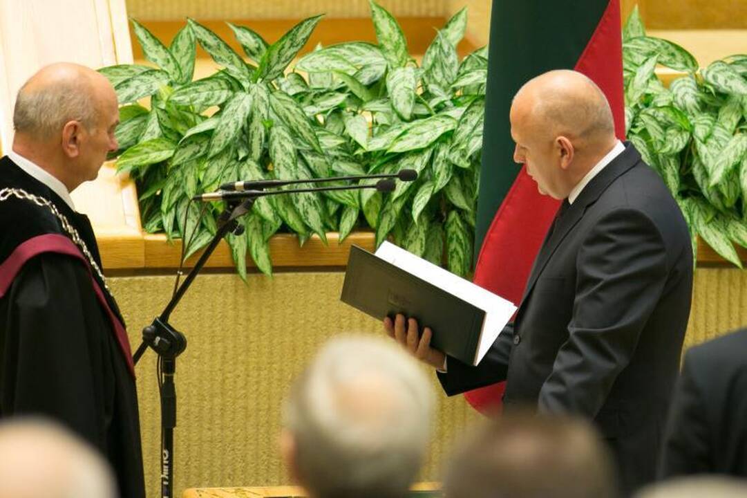 Prisaikdinti 135 naujojo Seimo nariai   