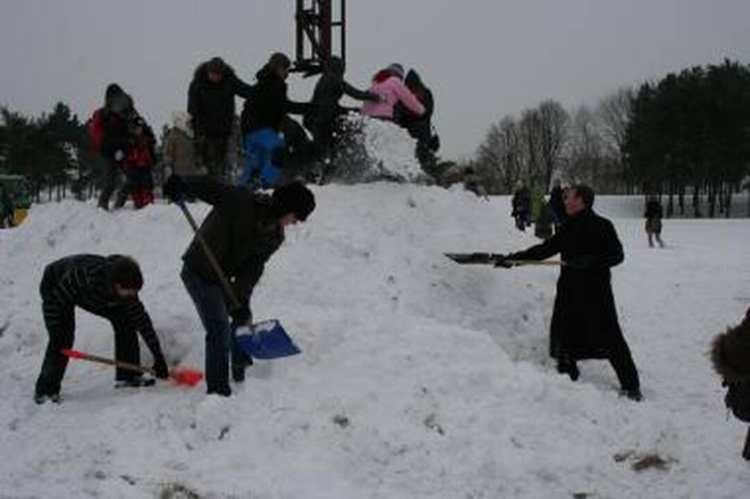 Santakoje pastatytas besmegenis milžinas 