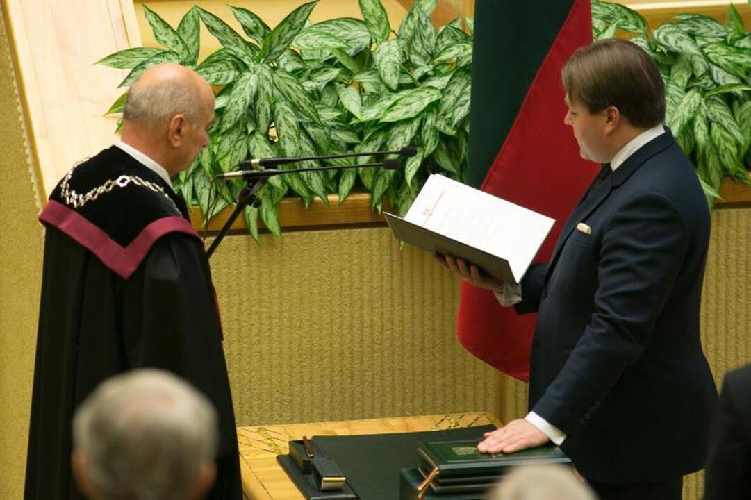 Prisaikdinti 135 naujojo Seimo nariai   