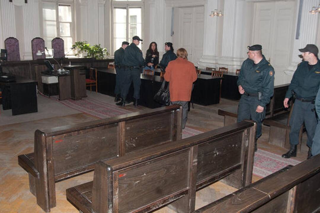 Teismo salėje vėl suimta E.Kusaitė, kaltinama planavusi teroro aktą Čečėnijoje