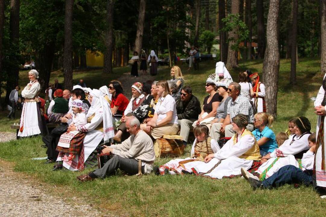 Po Kulautuvos pušimis skambėjo Maironio žodžiai
