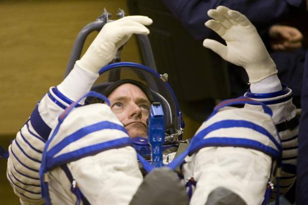 Rusijos raketa iškėlė į orbitą du kosmonautus ir vieną JAV astronautą