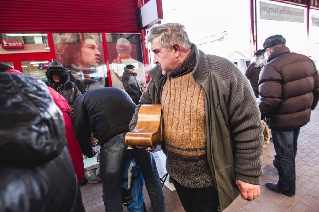 Sendaikčių turguje – nuo ženkliuko iki baldų