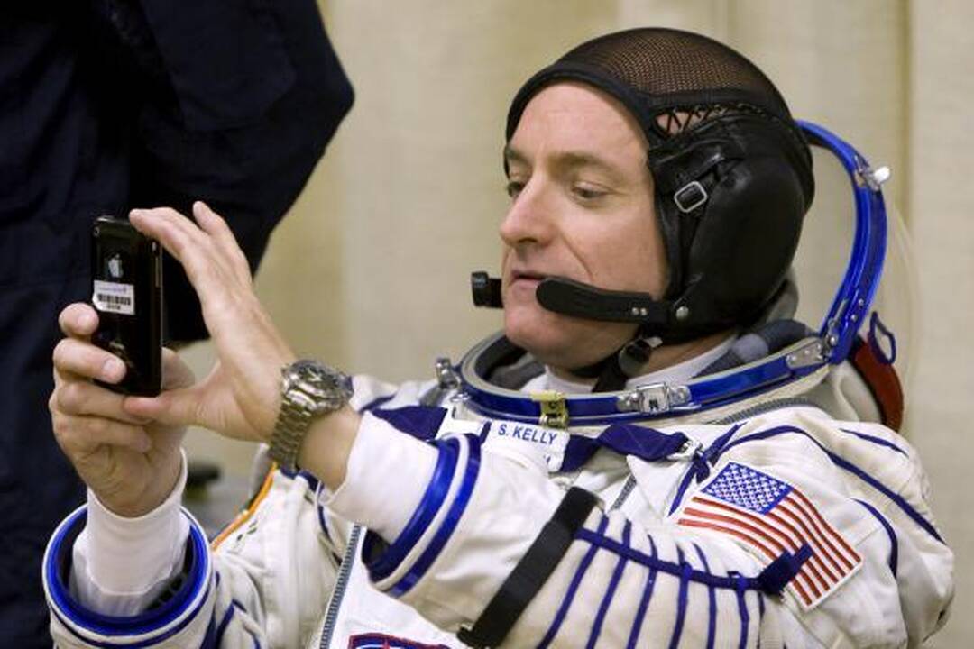 Rusijos raketa iškėlė į orbitą du kosmonautus ir vieną JAV astronautą