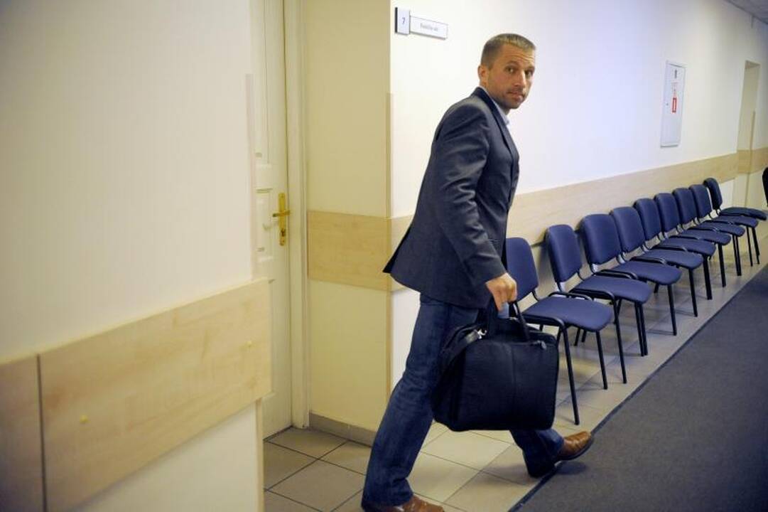 Teismas nurodė grąžinti V. Giržadą į darbą FNTT