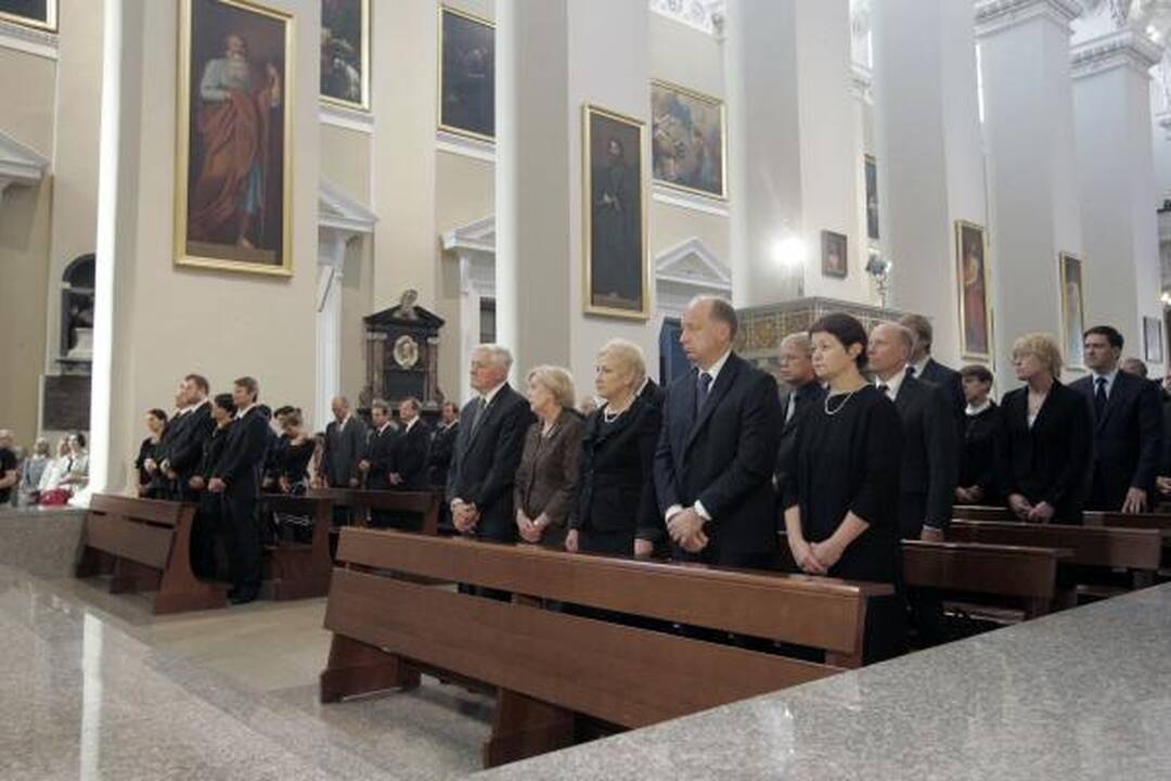 Arkikatedroje su A.Brazausku Lietuva atsisveikino malda