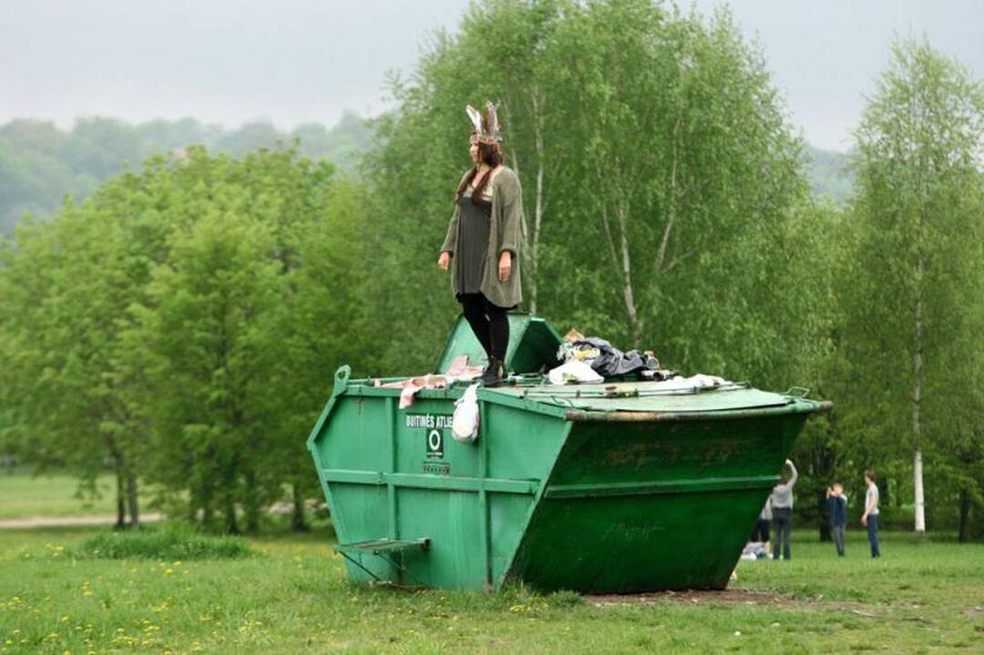 Nemuno salos parką užvaldė „žalieji“ menininkai
