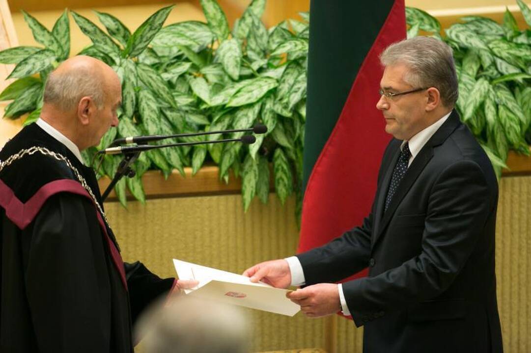Prisaikdinti 135 naujojo Seimo nariai   