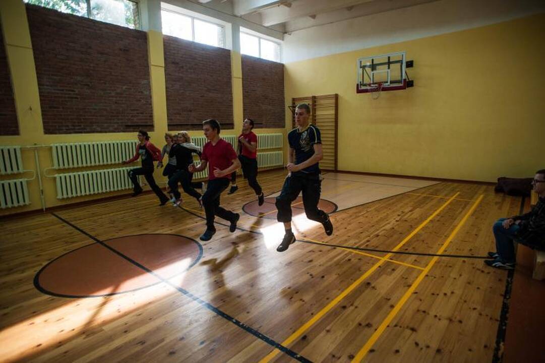 Profesinės mokyklos perpildytos ir dėl reklamos pliaže?