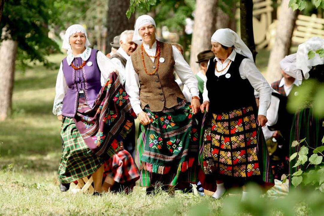 Po Kulautuvos pušimis skambėjo Maironio žodžiai