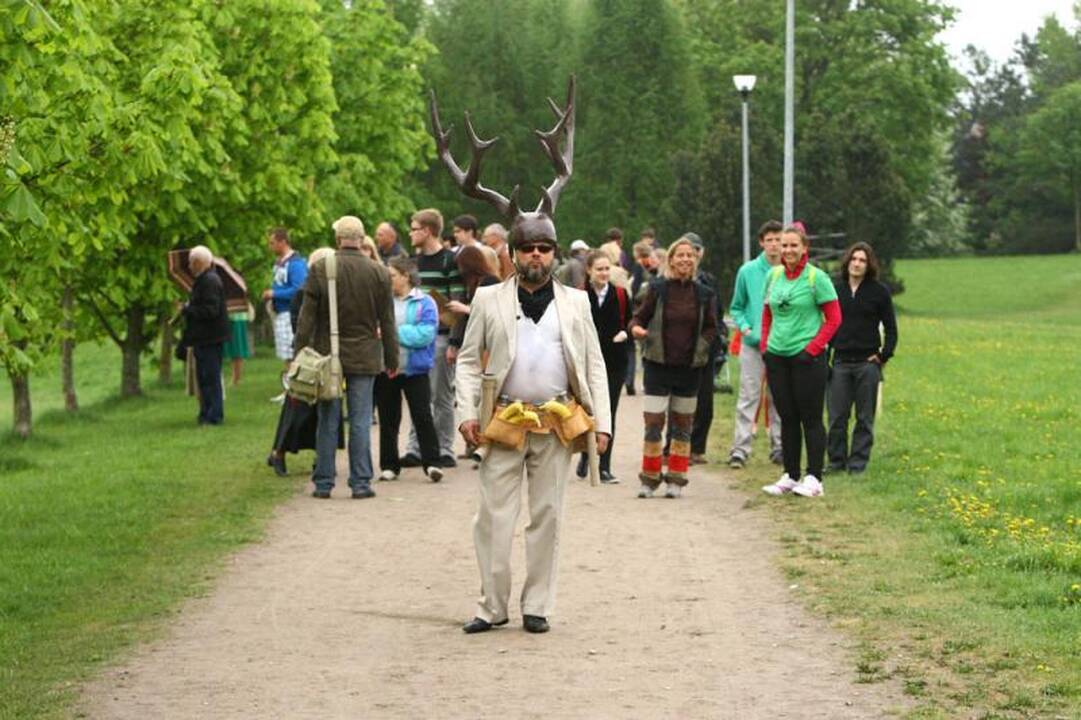 Nemuno salos parką užvaldė „žalieji“ menininkai