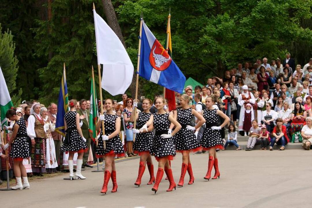 Po Kulautuvos pušimis skambėjo Maironio žodžiai