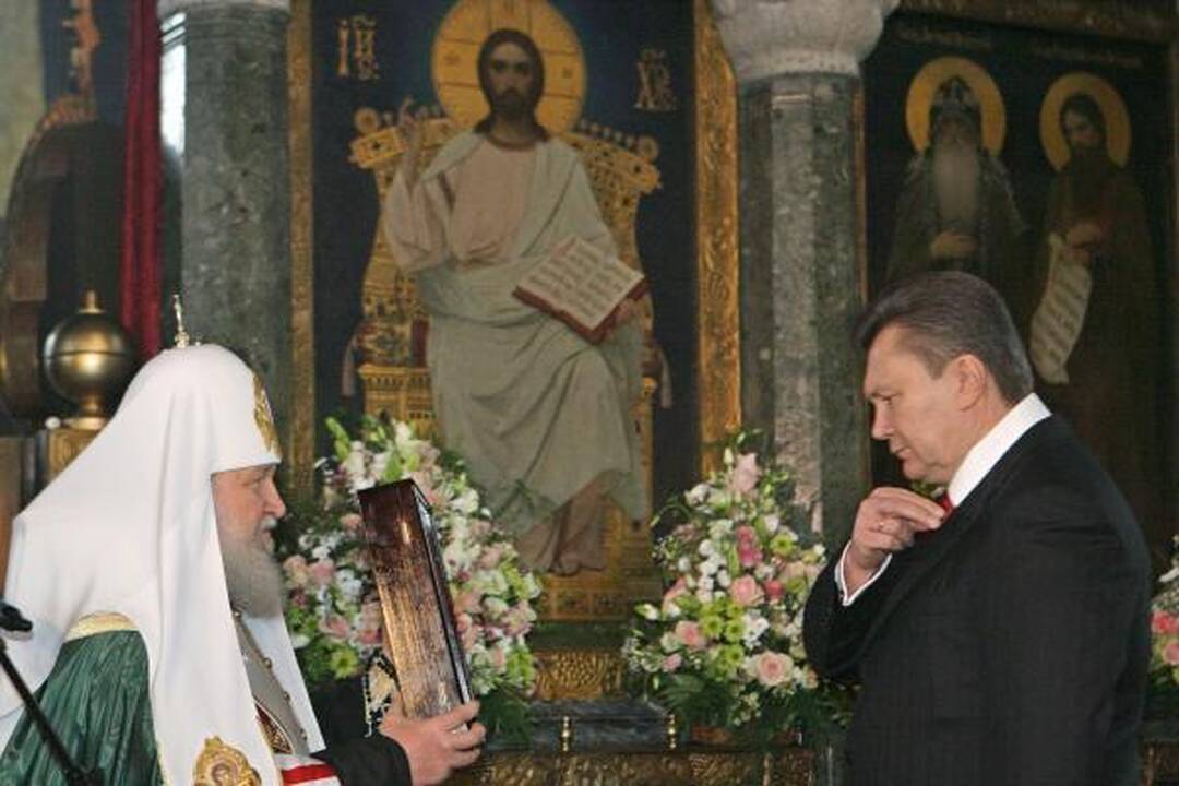 V.Janukovyčius prisaikdintas prezidentu, J.Tymošenko nesitraukia