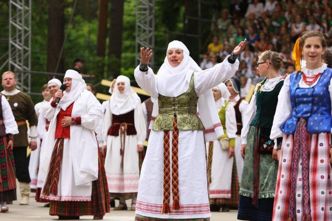 Po Kulautuvos pušimis skambėjo Maironio žodžiai