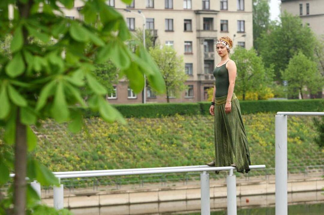 Nemuno salos parką užvaldė „žalieji“ menininkai
