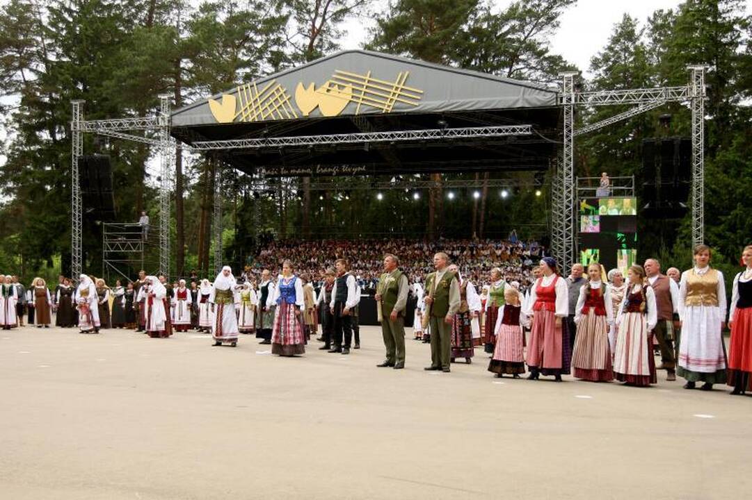 Po Kulautuvos pušimis skambėjo Maironio žodžiai