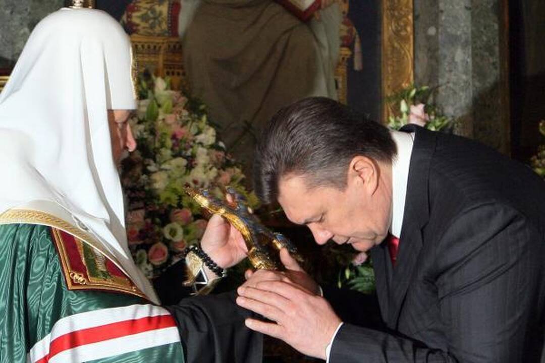 V.Janukovyčius prisaikdintas prezidentu, J.Tymošenko nesitraukia
