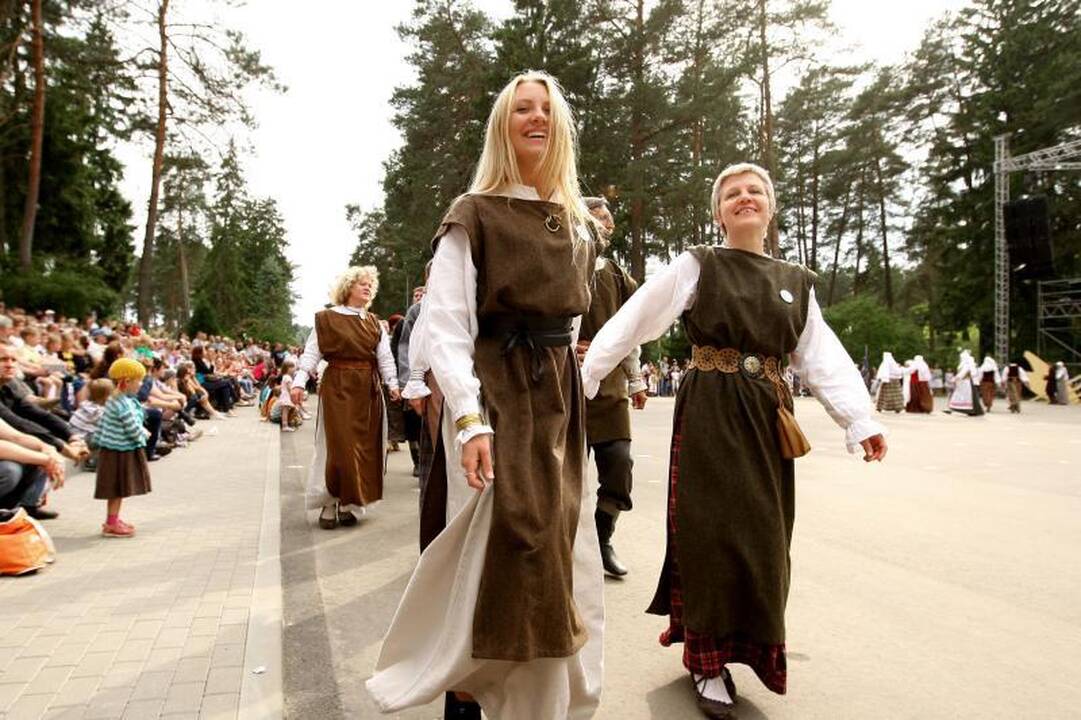 Po Kulautuvos pušimis skambėjo Maironio žodžiai