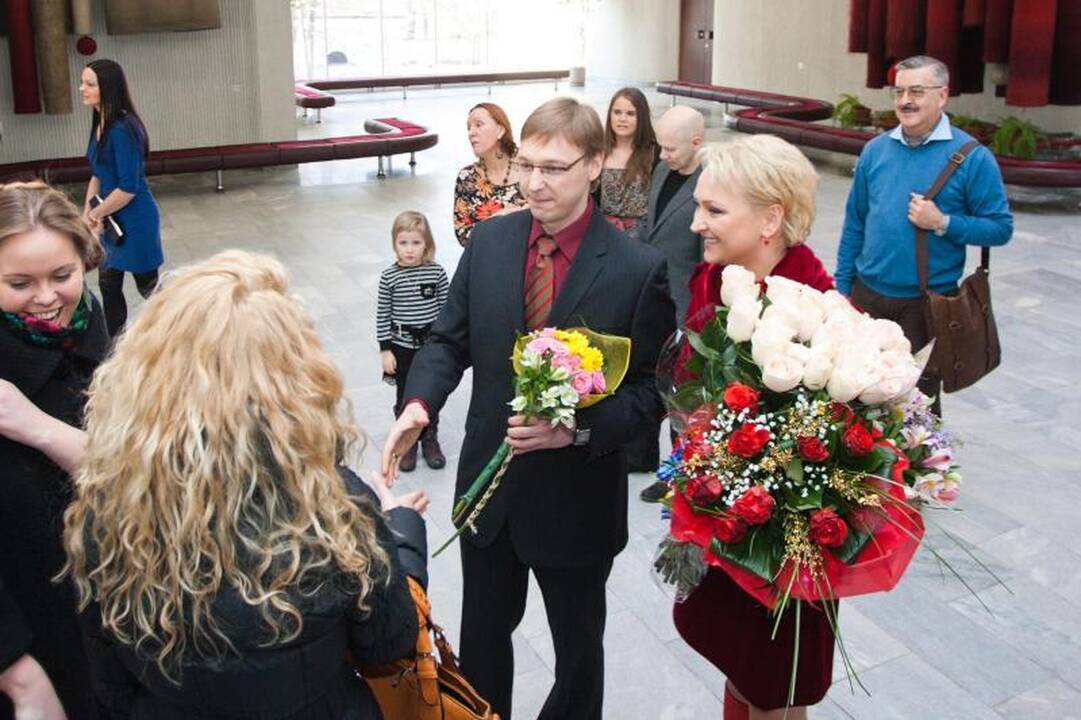 Žiedus sumainė aktoriai I.Norkutė ir A.Žvinys