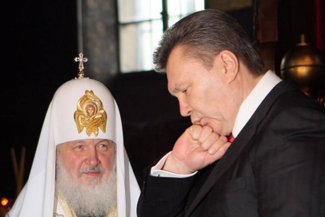 V.Janukovyčius prisaikdintas prezidentu, J.Tymošenko nesitraukia