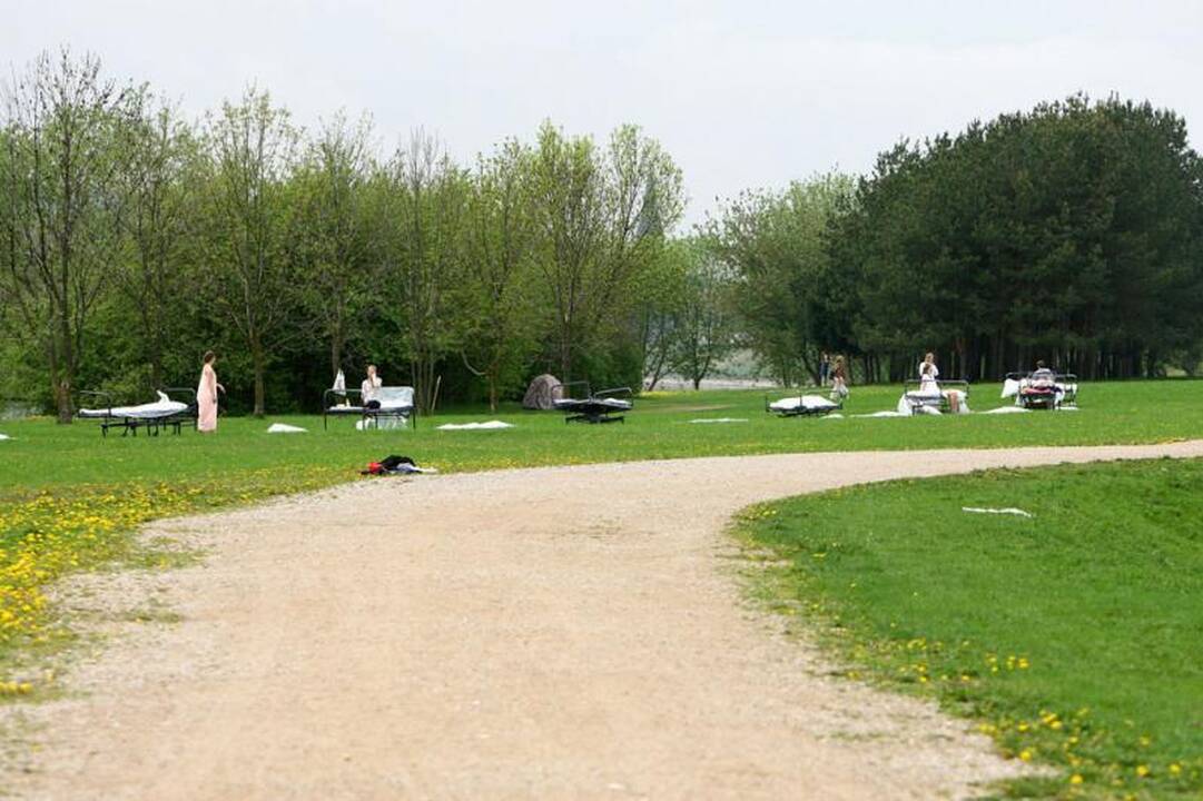 Nemuno salos parką užvaldė „žalieji“ menininkai