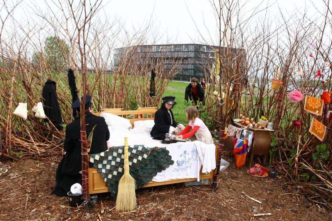 Nemuno salos parką užvaldė „žalieji“ menininkai