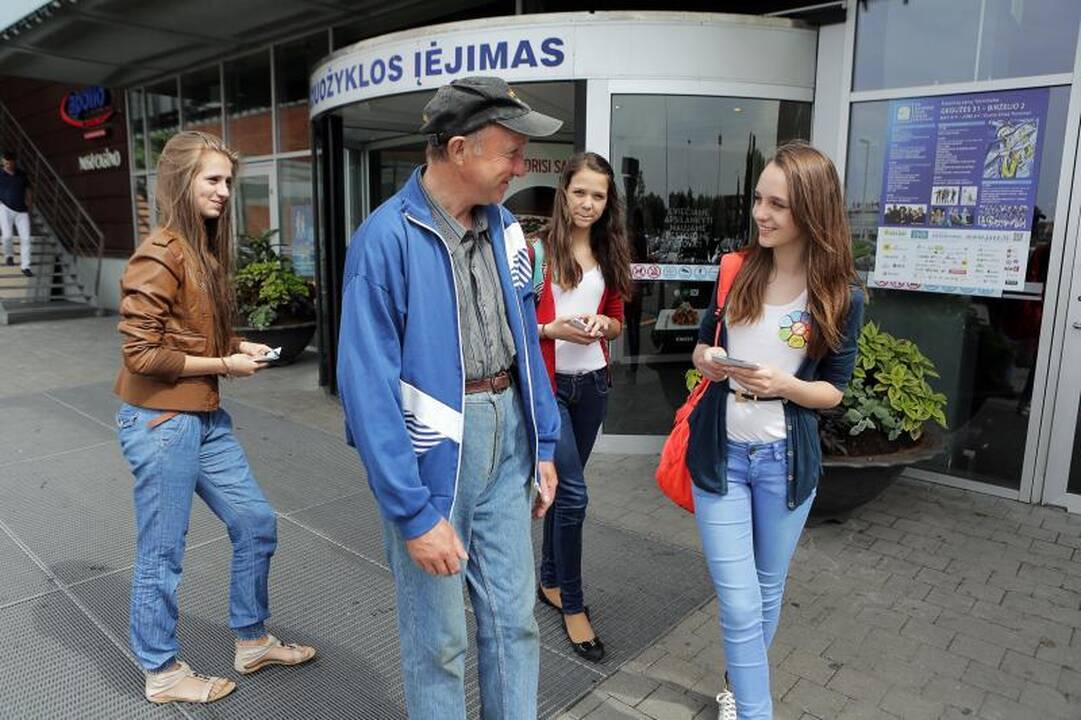 Pasaulinę dieną be tabako – gėlė vietoje cigaretės