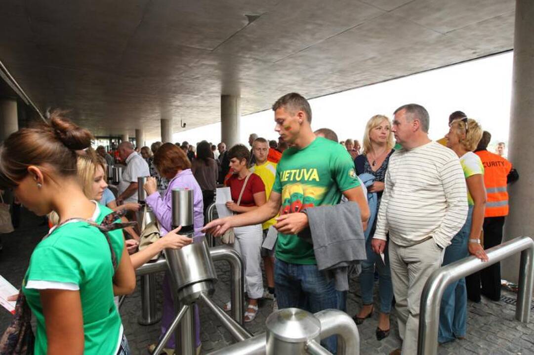 Tūkstančiai kauniečių traukė į "Žalgirio" areną