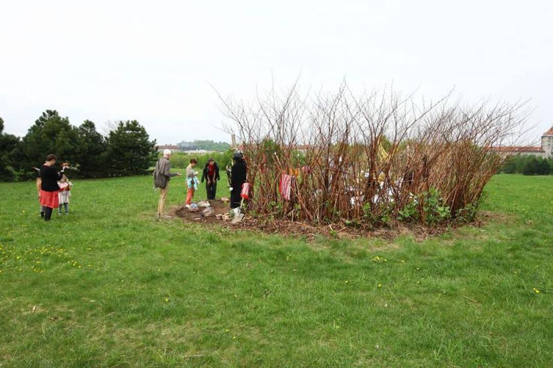 Nemuno salos parką užvaldė „žalieji“ menininkai