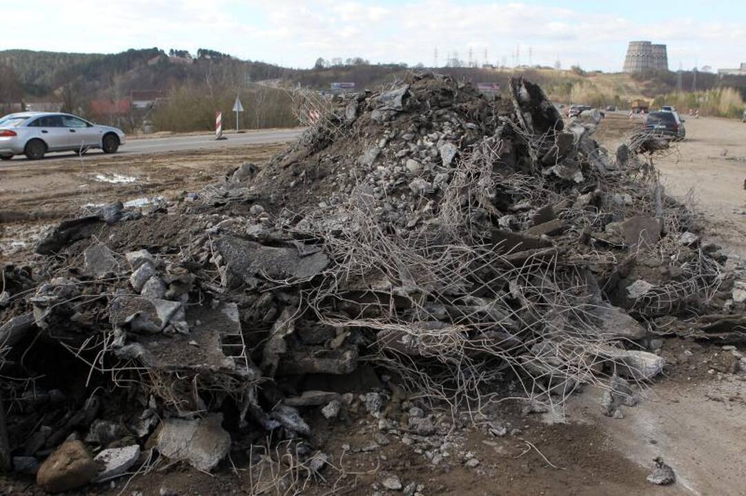 Kelininkai miesto vadovams: versimės per galvą, bet tiltą baigsim