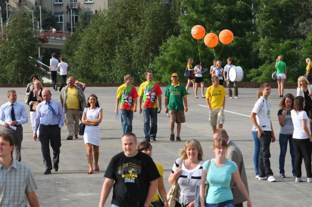 Tūkstančiai kauniečių traukė į "Žalgirio" areną