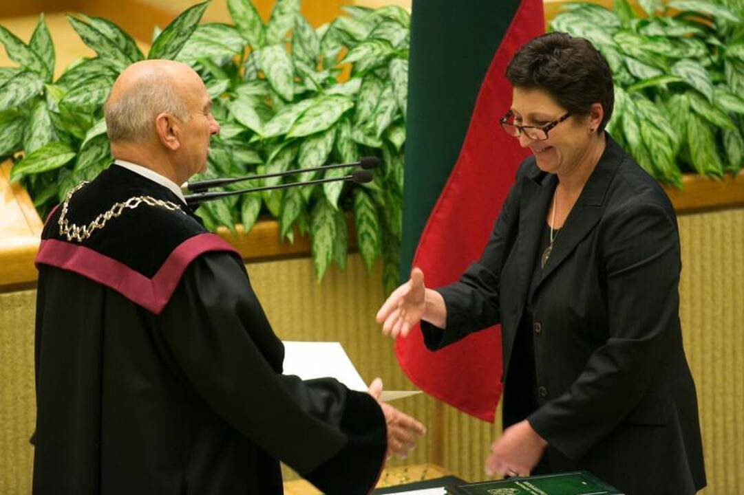 Prisaikdinti 135 naujojo Seimo nariai   