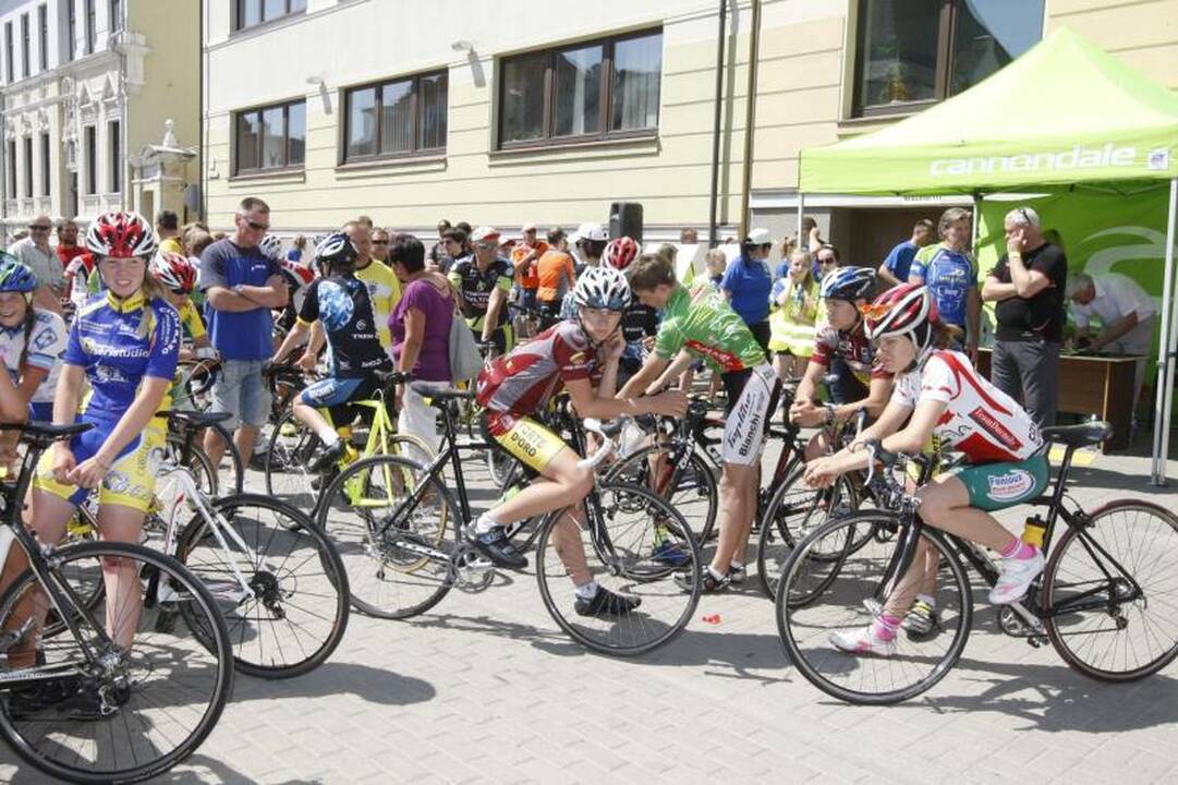 Dviračių mėgėjai šventė vasaros sezono pradžią