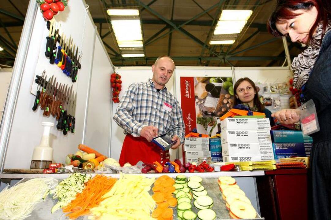 „Moters pasaulyje“ – ir vyrai, pasiryžę sumokėti už žmonų pirkinius