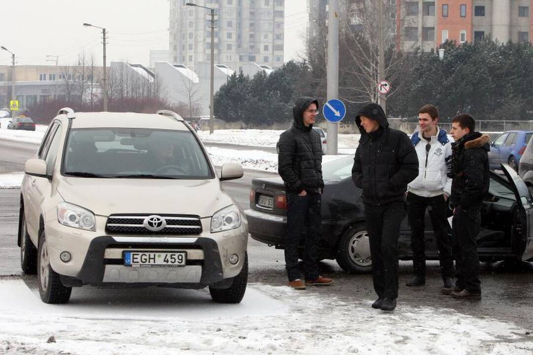 Seimo narys A.Dumčius pateko į avariją  