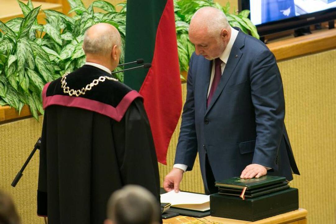 Prisaikdinti 135 naujojo Seimo nariai   