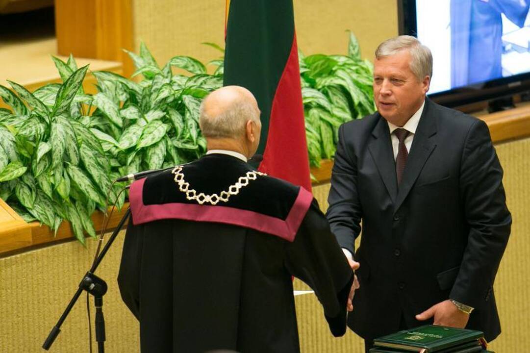 Prisaikdinti 135 naujojo Seimo nariai   