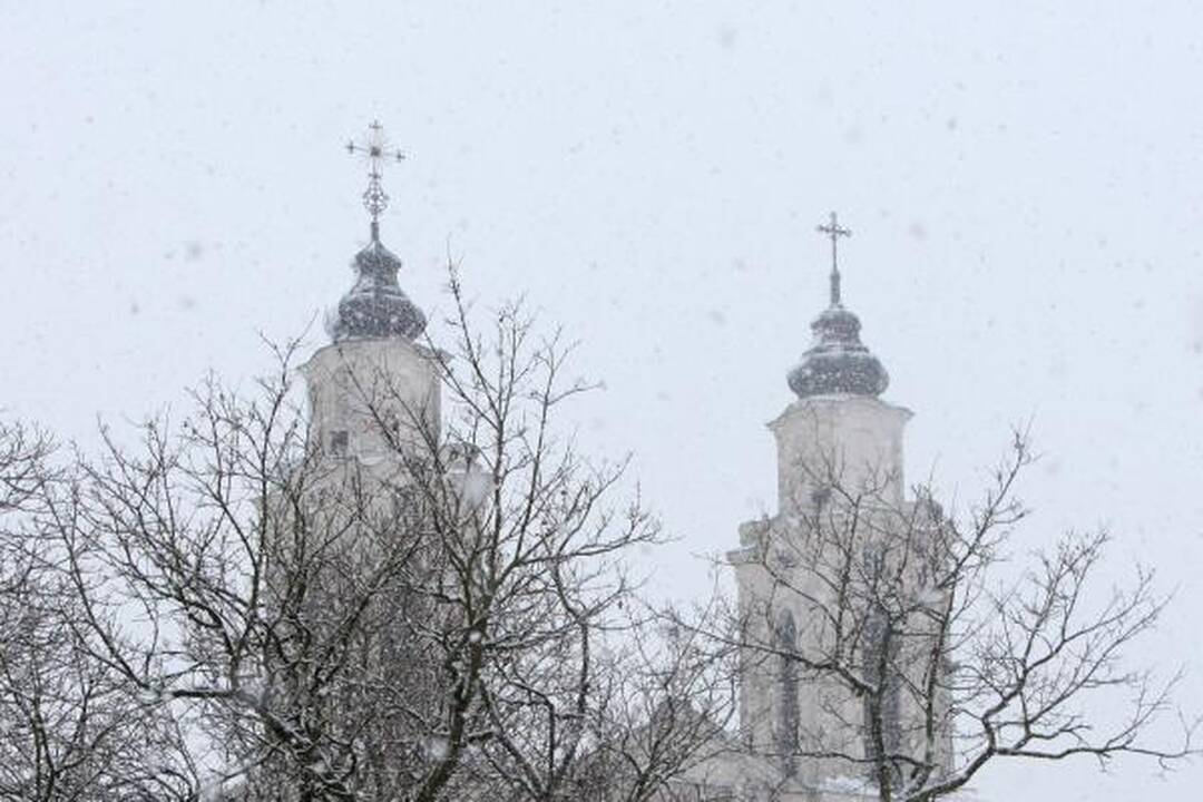 Pėstieji griūva ant ledo, vairavimo sąlygos tragiškos (papildyta)