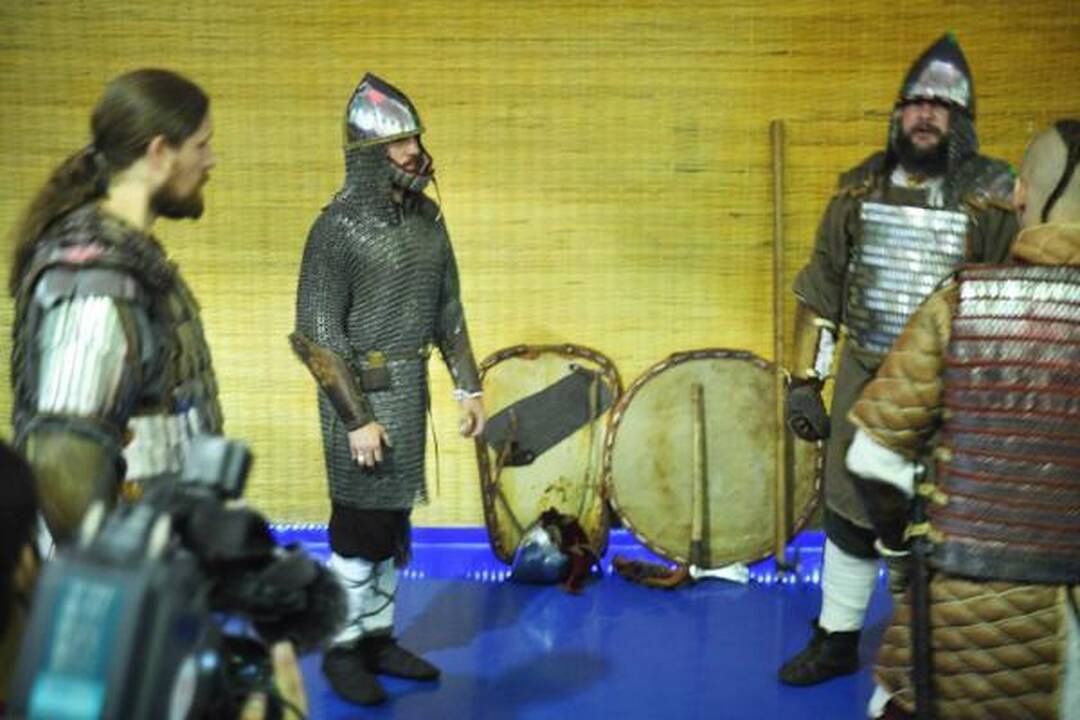 Šanchajuje kirviais ir kalavijais kaunasi Lietuvos kariai
